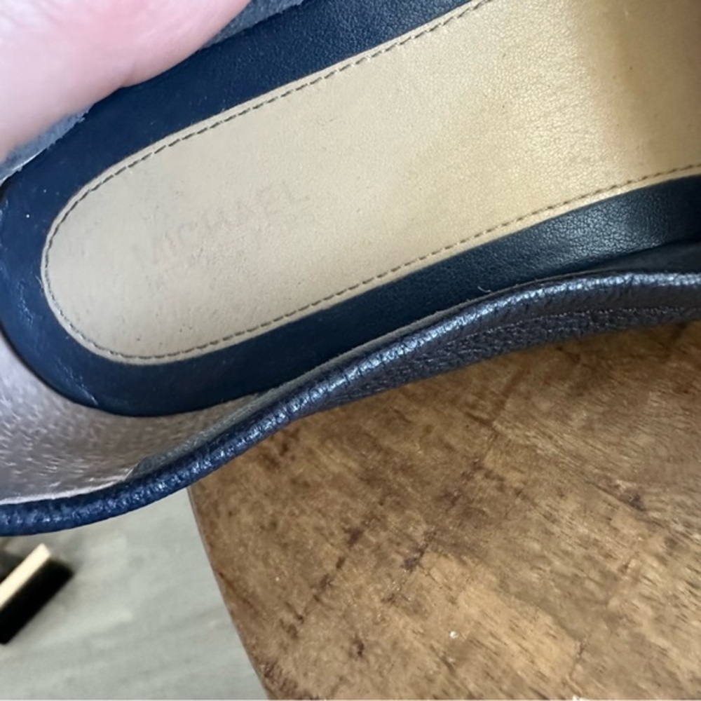 MICHAEL KORS WOMAN LEATHER NAVY BLUE LOAFERS W/WHITE BOTTOMS ACCENTED W/TASSELS - Picture 10 of 10